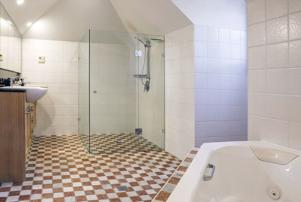 Spicers Vineyards Estate Deluxe House, Multiple Beds, Kitchen, Courtyard View 5