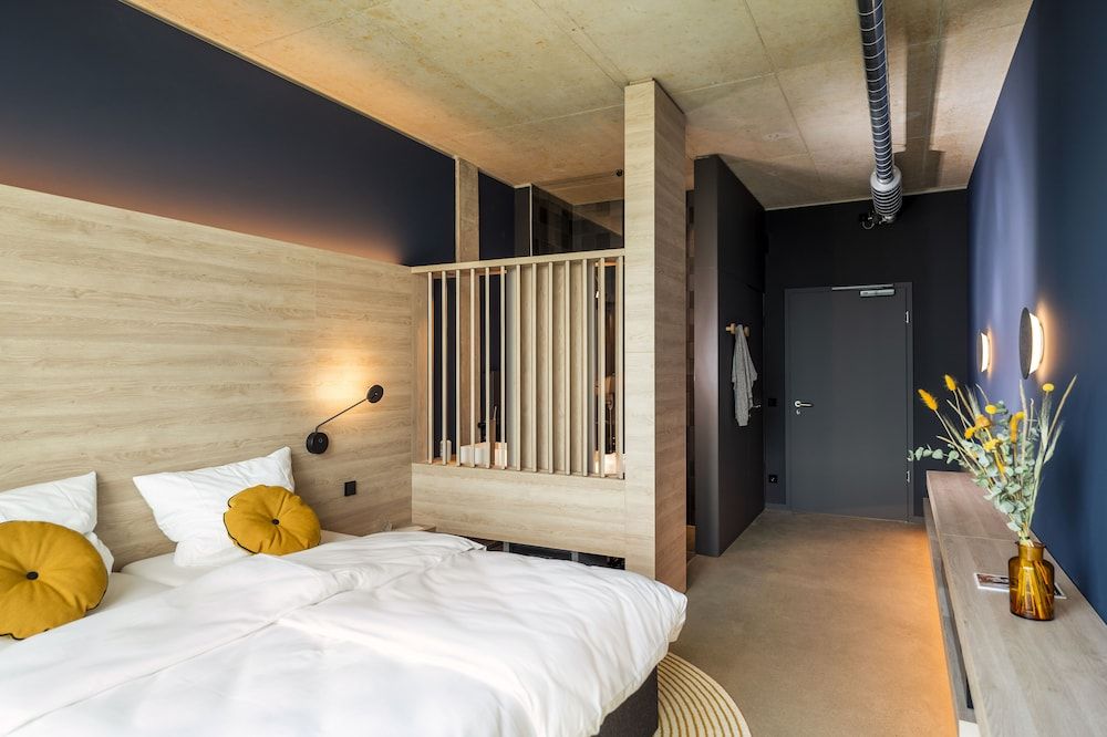 THE CLOUTH Standard Double Room 3