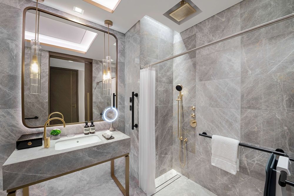 Waldorf Astoria Kuwait Deluxe Room, 1 King Bed, Accessible 6