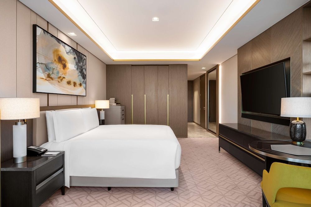 Waldorf Astoria Kuwait Deluxe Room, 1 King Bed, Accessible 2