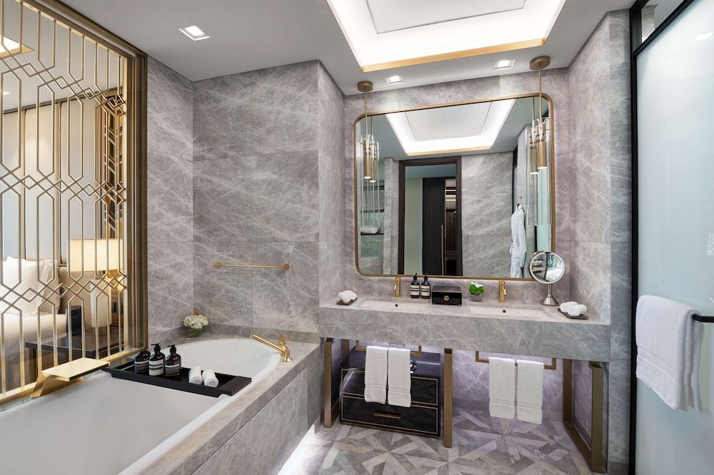 Waldorf Astoria Kuwait Deluxe Room, 2 Queen Beds 8