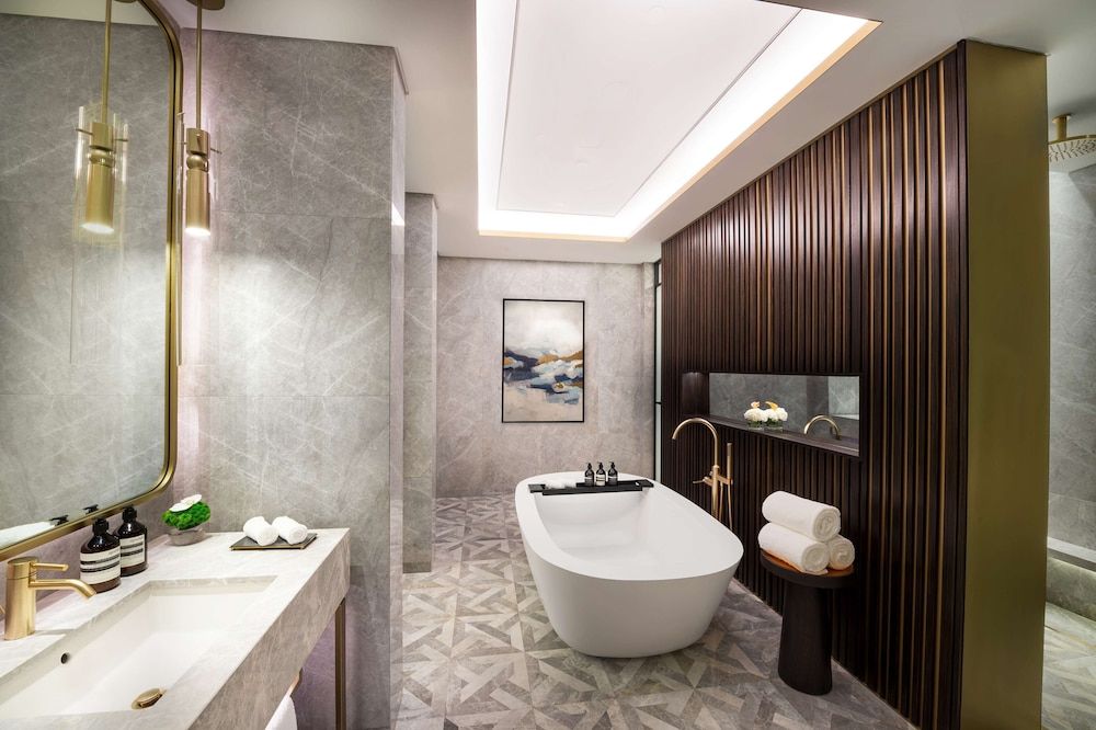 Waldorf Astoria Kuwait Deluxe Room, 2 Queen Beds 6