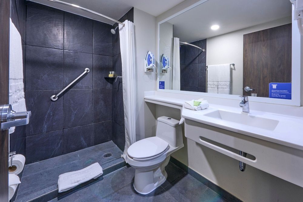 City Express by Marriott Ciudad de México La Villa Room, 1 Queen Bed 13