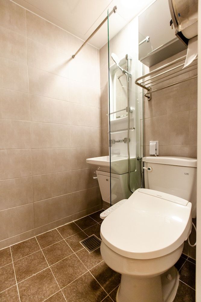 Step Inn Myeongdong 2 - Hostel Twin Room, City View (Window) 6