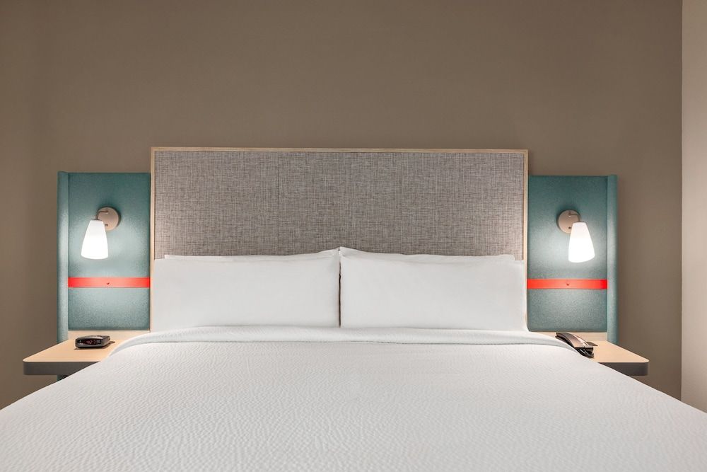 Standard Room, 1 King Bed, Accessible Bathtub (Mobility, Tub)