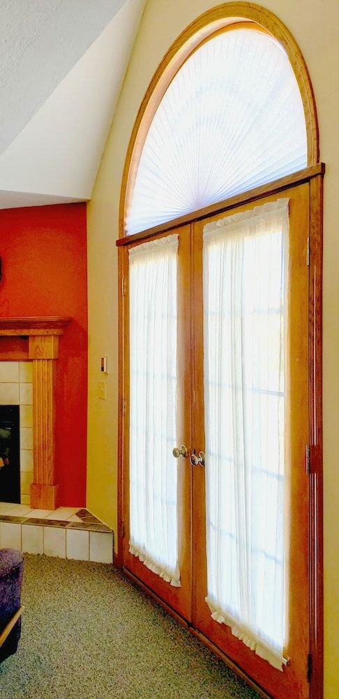 Berlin Heritage Inn Deluxe Room, 1 King Bed, Jetted Tub, Annex Building 17