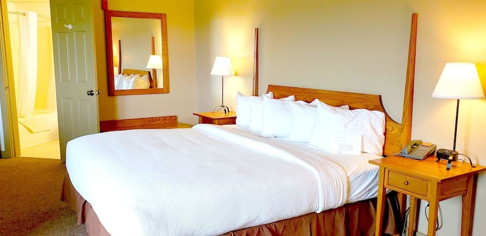 Berlin Heritage Inn Deluxe Room, 1 King Bed, Non Smoking, Jetted Tub