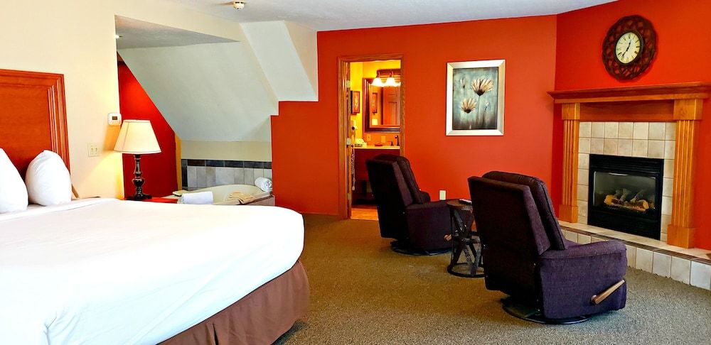 Berlin Heritage Inn Deluxe Room, 1 King Bed, Jetted Tub, Annex Building 6