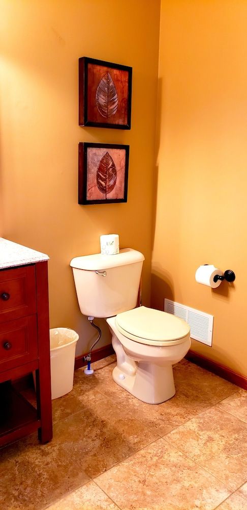 Berlin Heritage Inn Deluxe Room, 1 King Bed, Jetted Tub, Annex Building 7