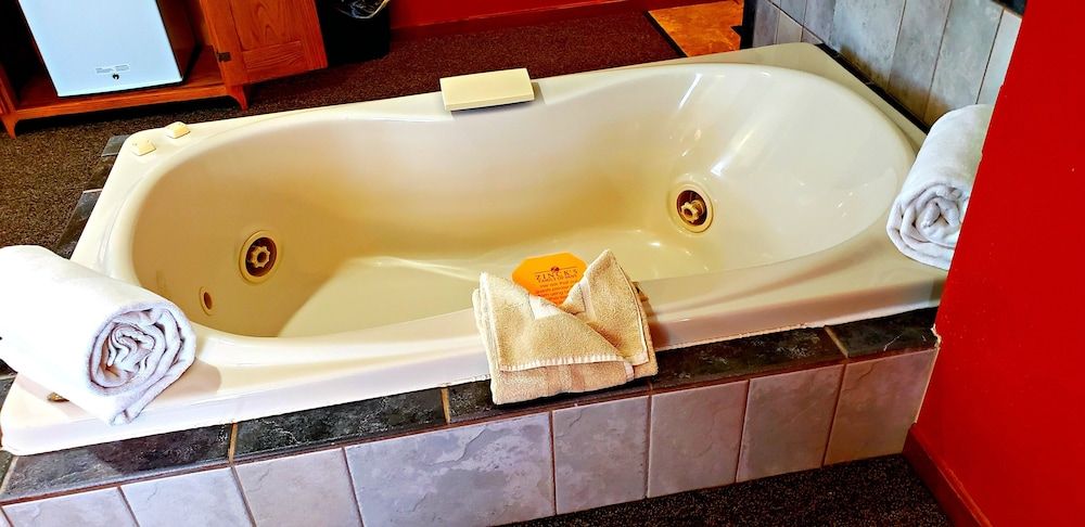 Berlin Heritage Inn Deluxe Room, 1 King Bed, Jetted Tub, Annex Building 13