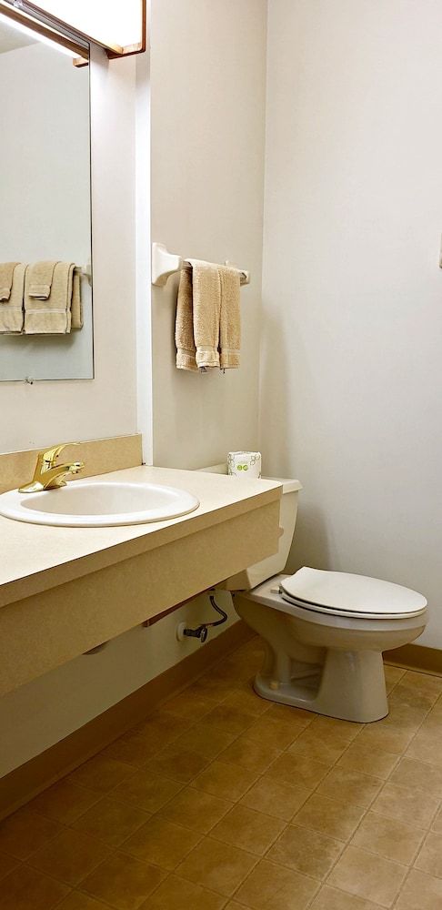 Berlin Heritage Inn Deluxe Room, Non Smoking, Fireplace 9