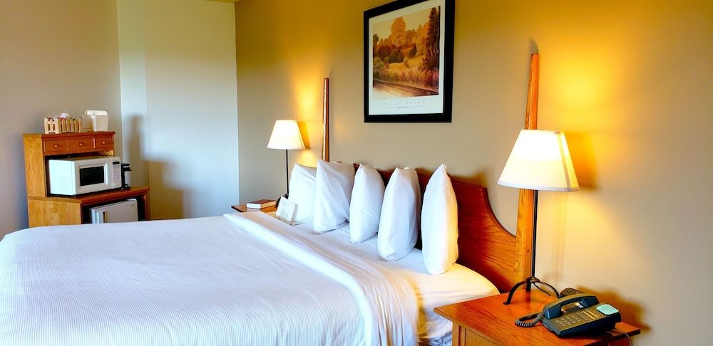 Berlin Heritage Inn Deluxe Room, Non Smoking, Fireplace 5