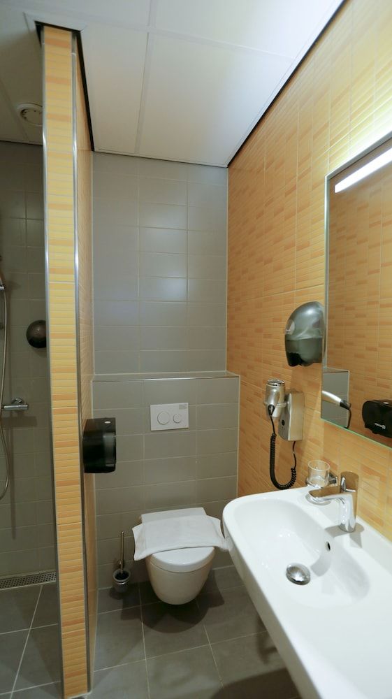 City Hotel Amsterdam Standard Double Room, 1 Double Bed 5