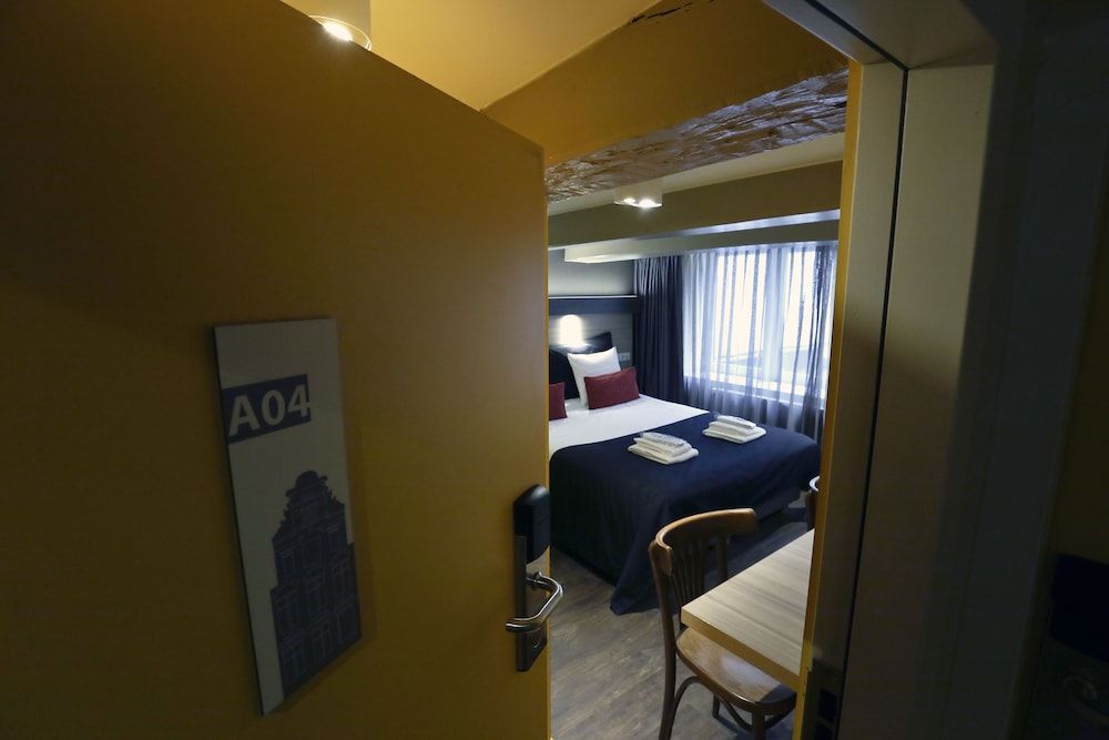 City Hotel Amsterdam Standard Double Room, 1 Double Bed 4