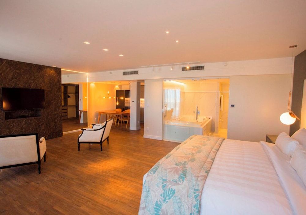 North Diamond Semi Presidential Suite