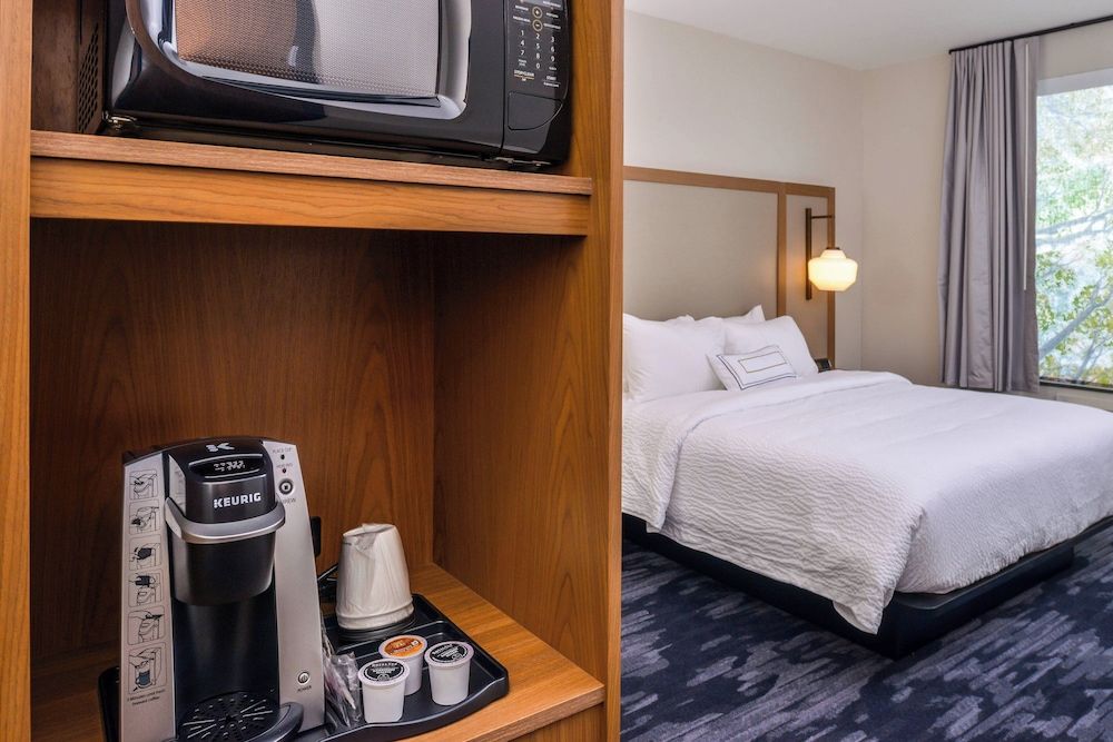 Room, 1 King Bed (Mobility/Hearing Access, Roll-In Shwr)