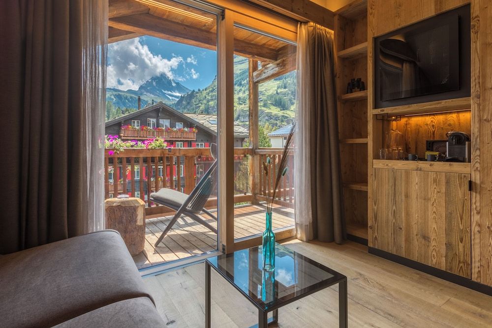 Hotel Bellerive Panorama Deluxe Room (Matterhorn View) 4