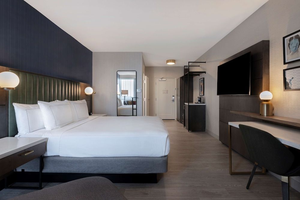 Suite, 1 King Bed