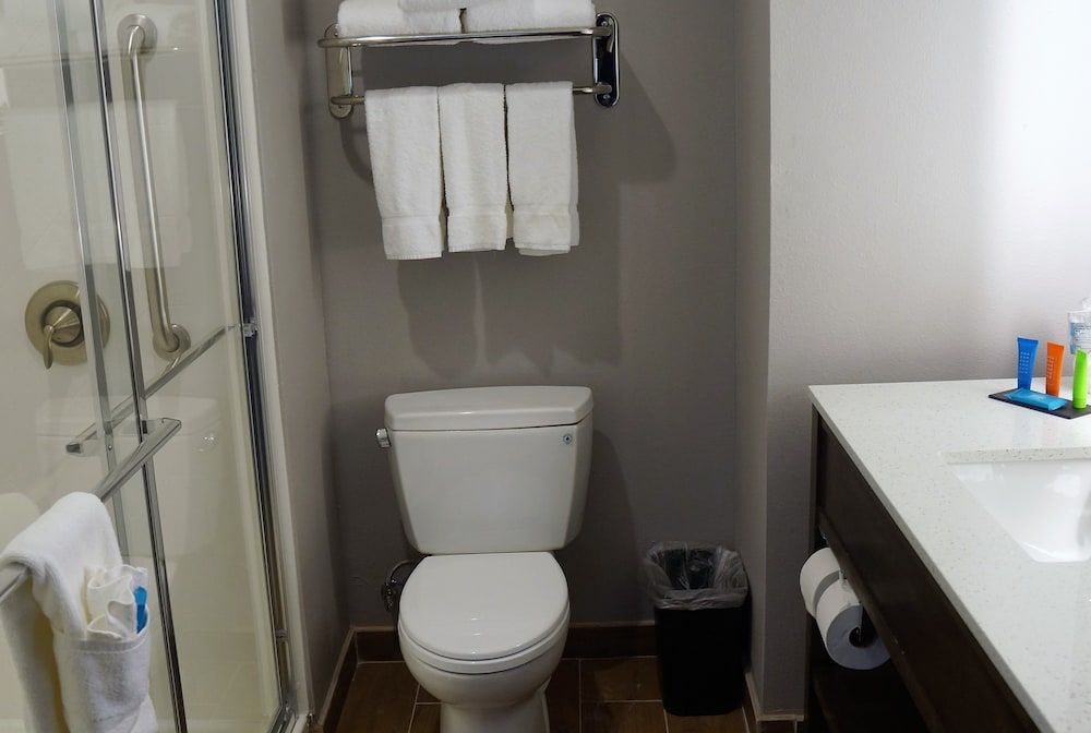 The Place Hotel Deluxe Single Room, 1 King Bed (Hearing Accessible) 2