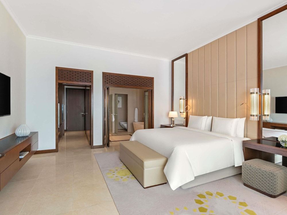 Rixos Marina Abu Dhabi Superior Room, 1 King Bed, Sea View 4