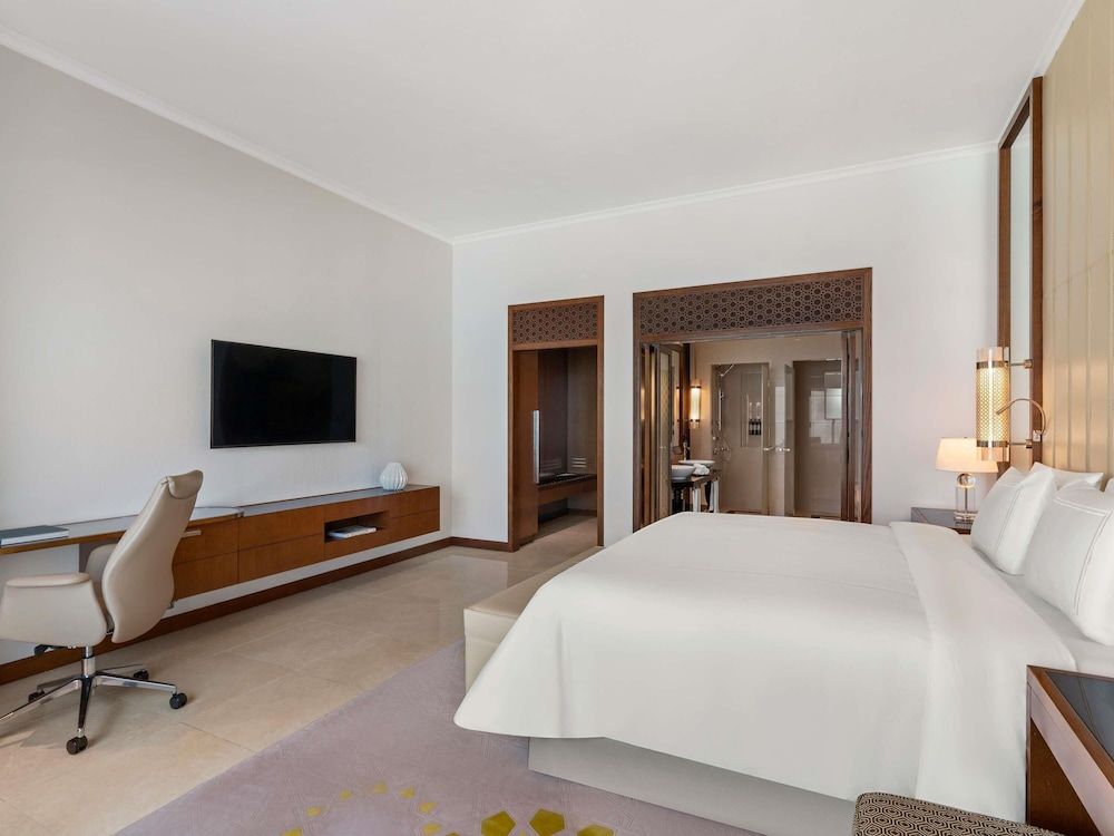 Rixos Marina Abu Dhabi Superior Room, 1 King Bed, Sea View 3