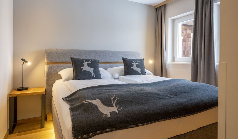Suite, 2 Bedrooms, Balcony, Mountain View