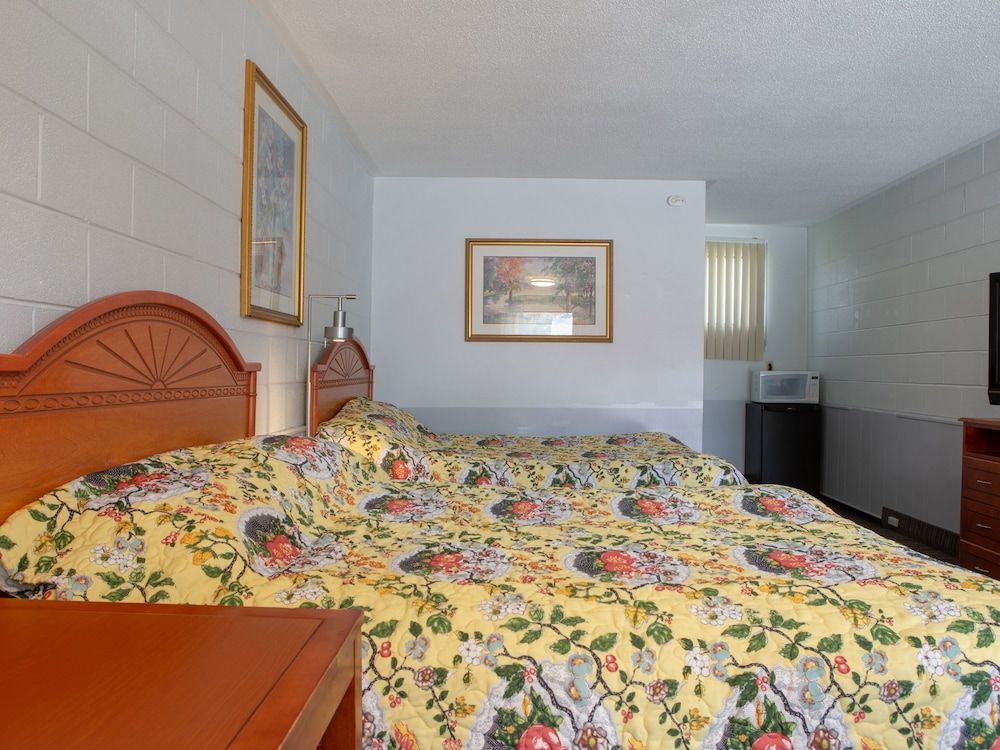 Hotel Richmond Hill ON North Room, 2 Queen Beds 6