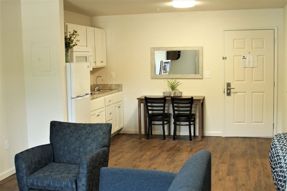 Stay Plus Extended Stay Suites Suite, 2 Queen Beds 7