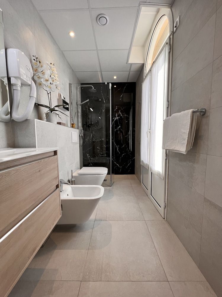 Hotel Olympia Deluxe Double or Twin Room 8