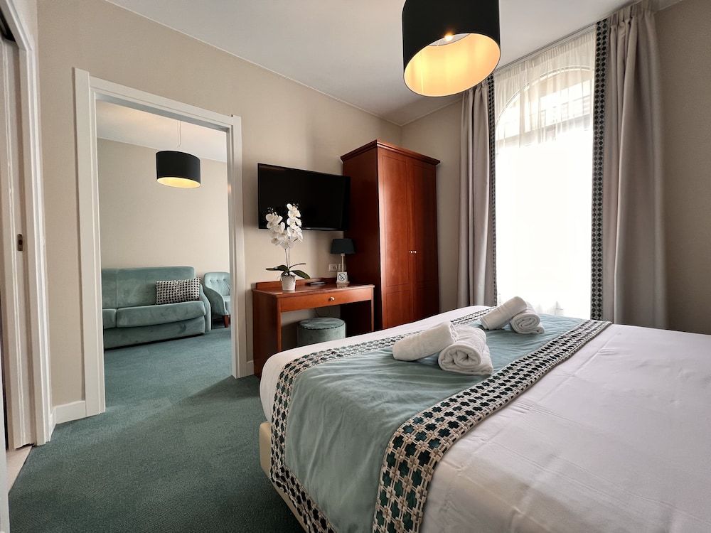 Hotel Olympia Suite 4