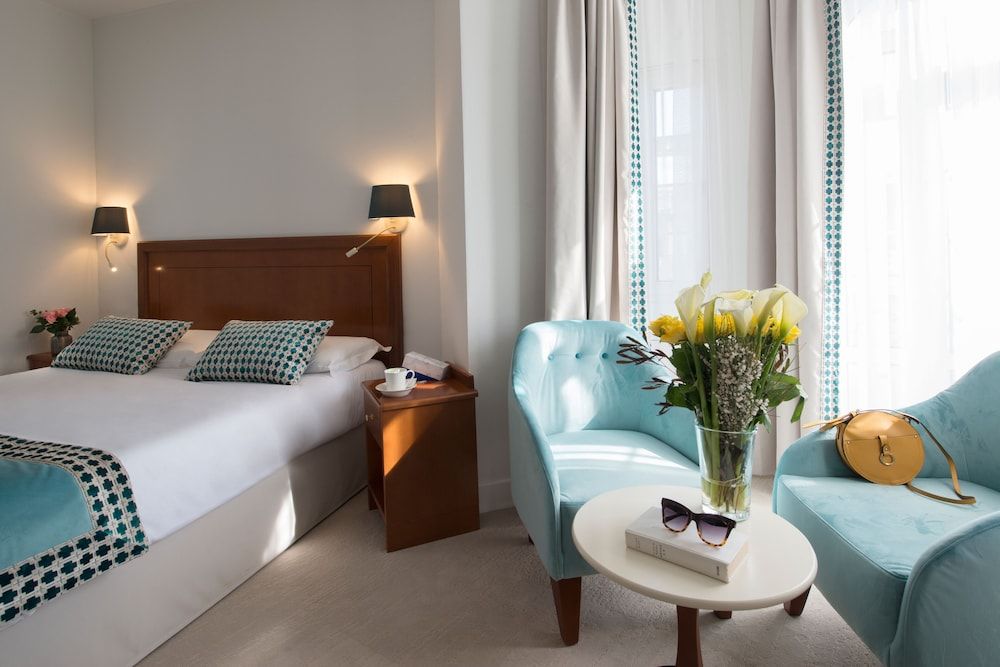 Hotel Olympia Deluxe Double or Twin Room 3