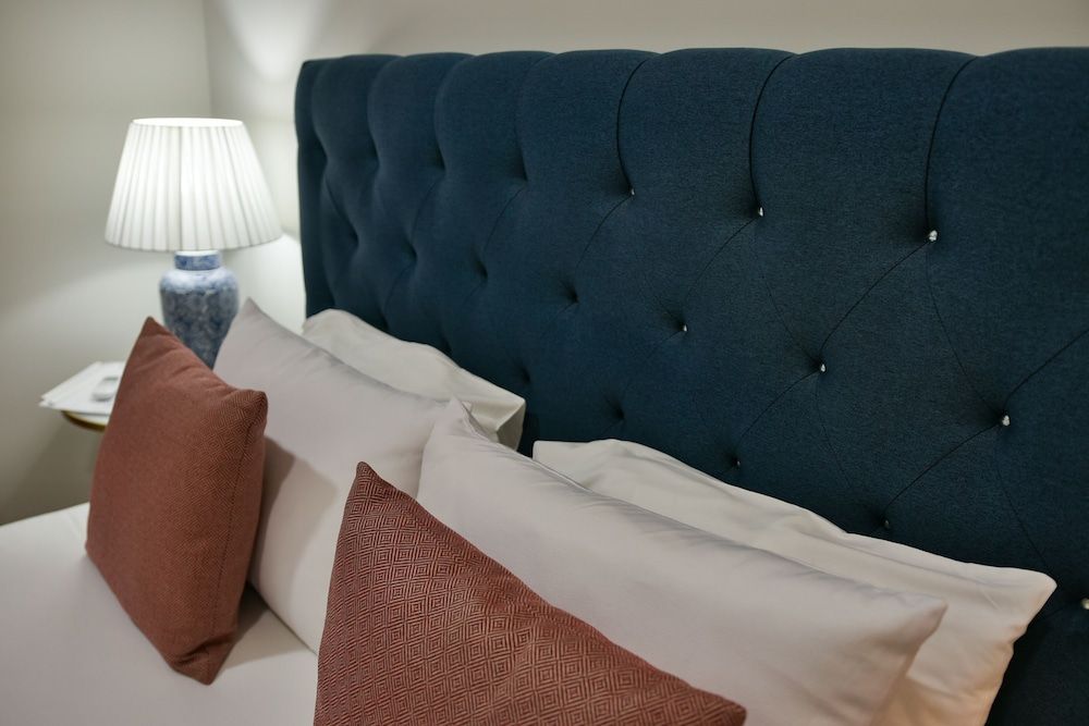 Double Room, 1 Queen Bed (Neutral)