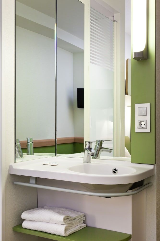 ibis budget Alicante Room, 2 Twin Beds 10