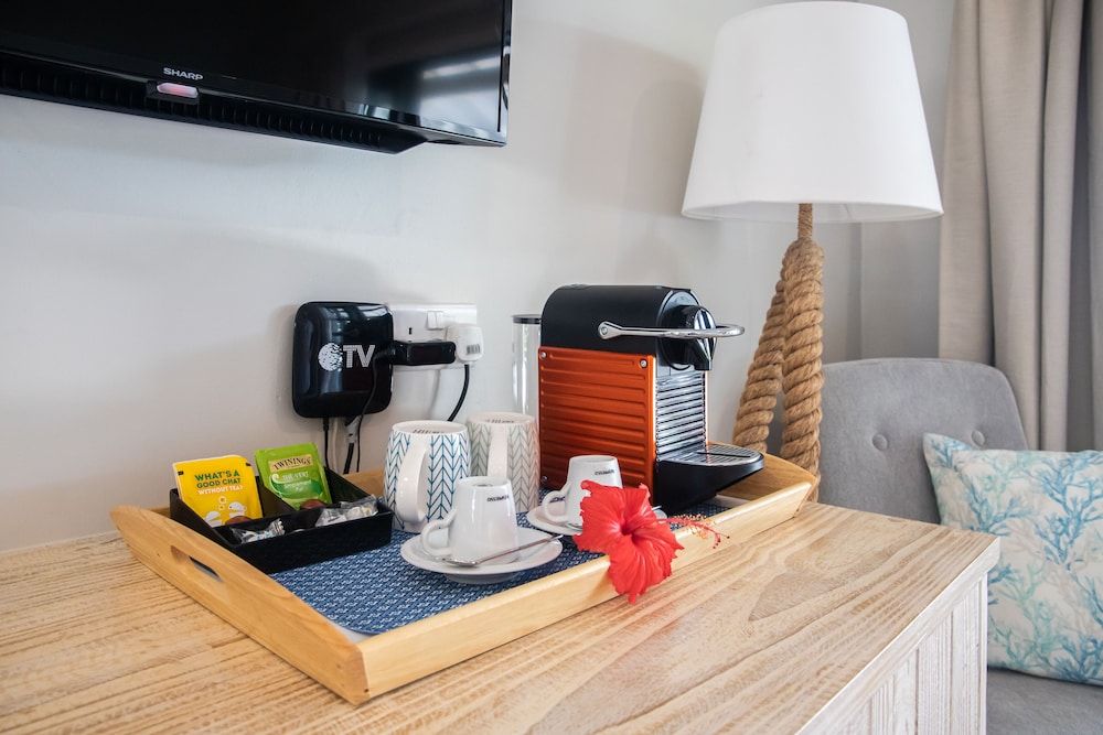 Le Nautique - Luxury Waterfront Hotel Standard Room, Garden View 4