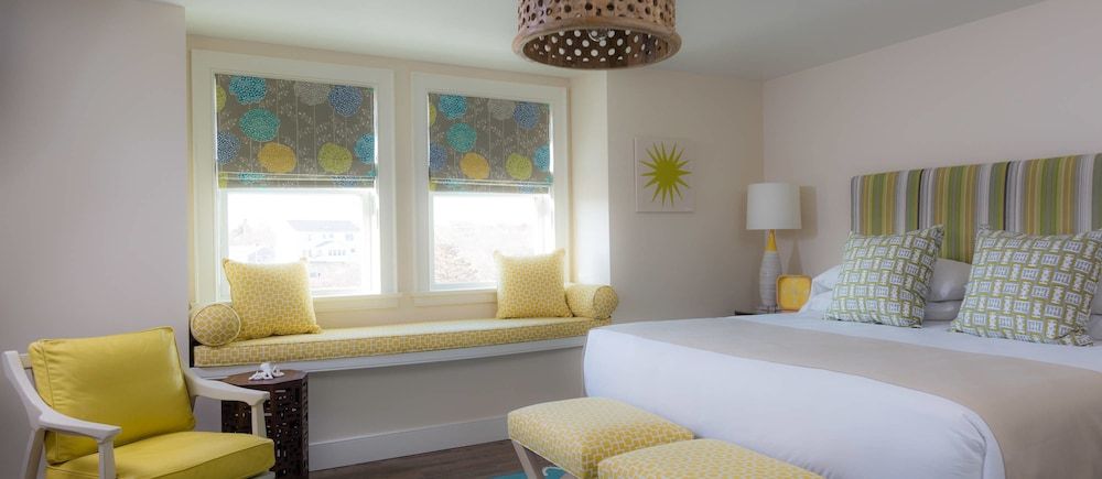 The Break Hotel Sunset King Room 2