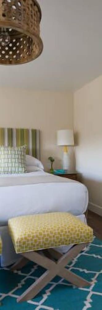 The Break Hotel Sunset King Room 6