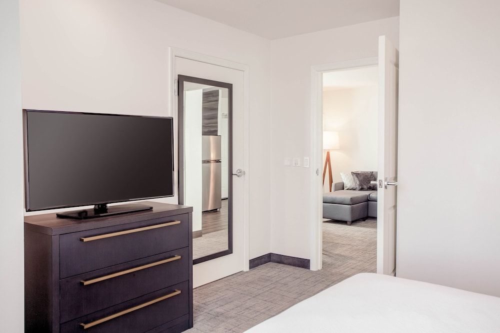 Suite, Multiple Beds, Non Smoking (Mobility Accessible, Tub)