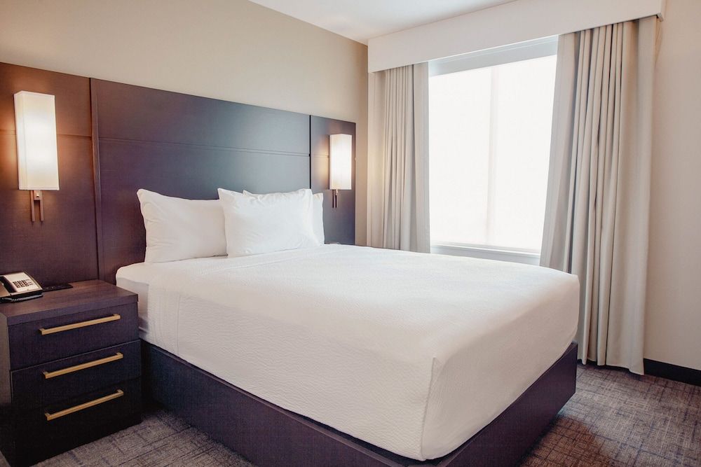 Suite, 1 Double Bed, Non Smoking (Mobility Accessible, Tub)