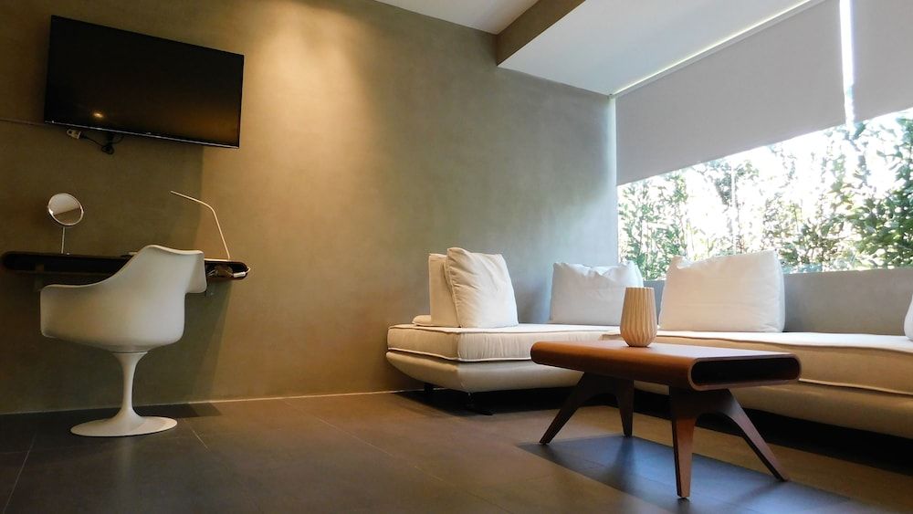 101 Adrianou Luxury Urban Stay Superior Suite, Garden View 8