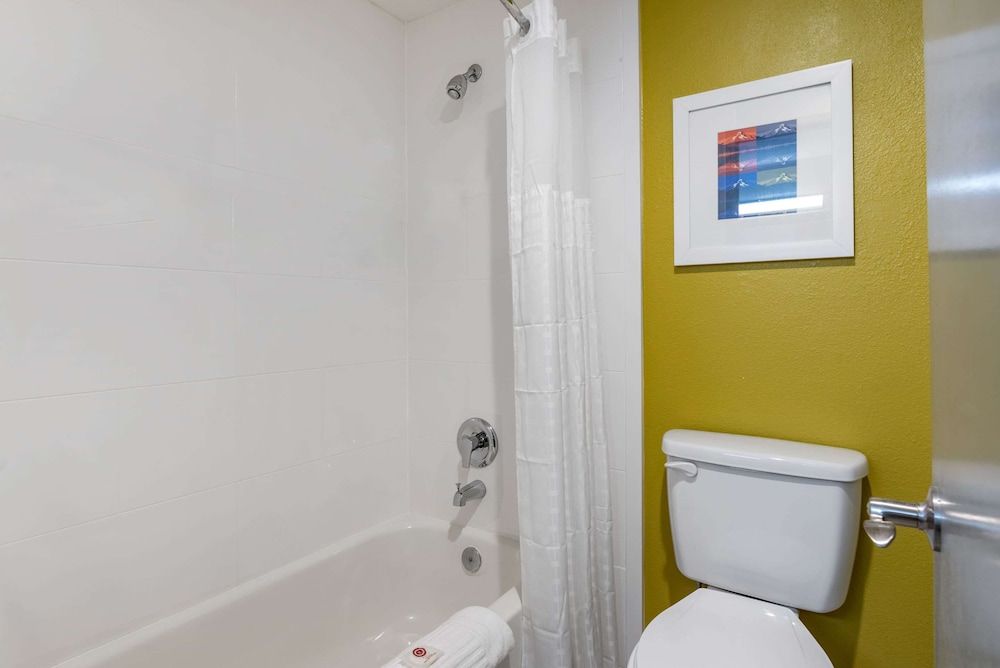 Comfort Inn & Suites Tigard near Washington Square Standard Room, 2 Queen Beds, Non Smoking (Pet Friendly) 7