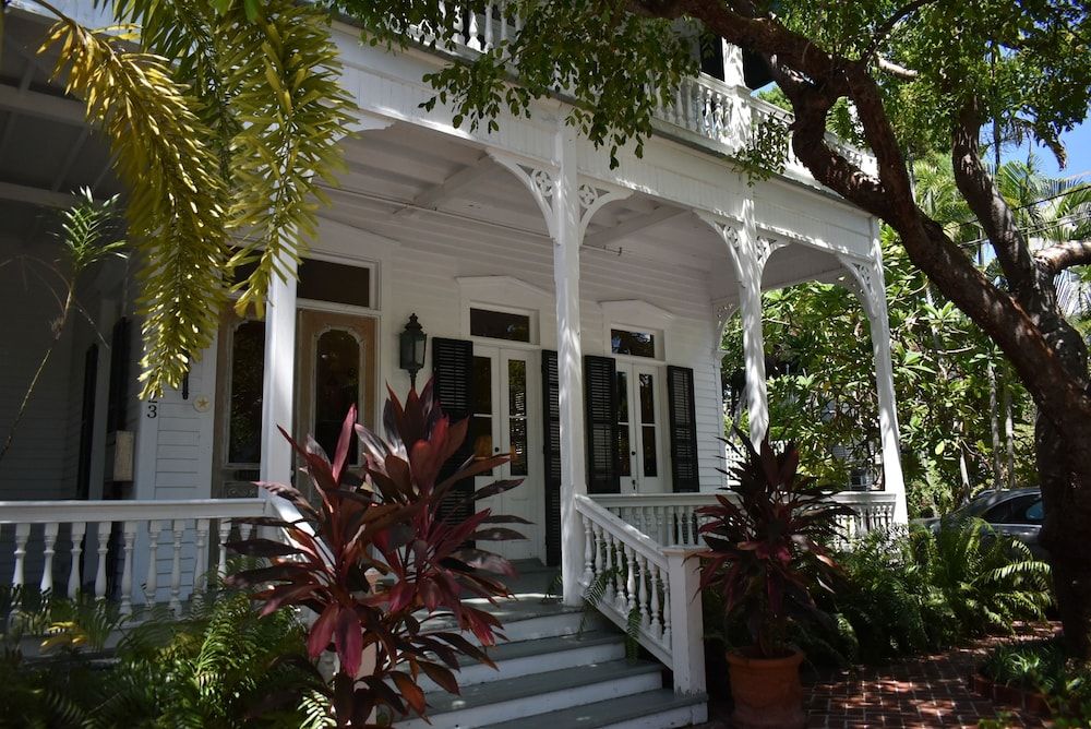 undefined Simonton Court Historic Inn & Cottages 9