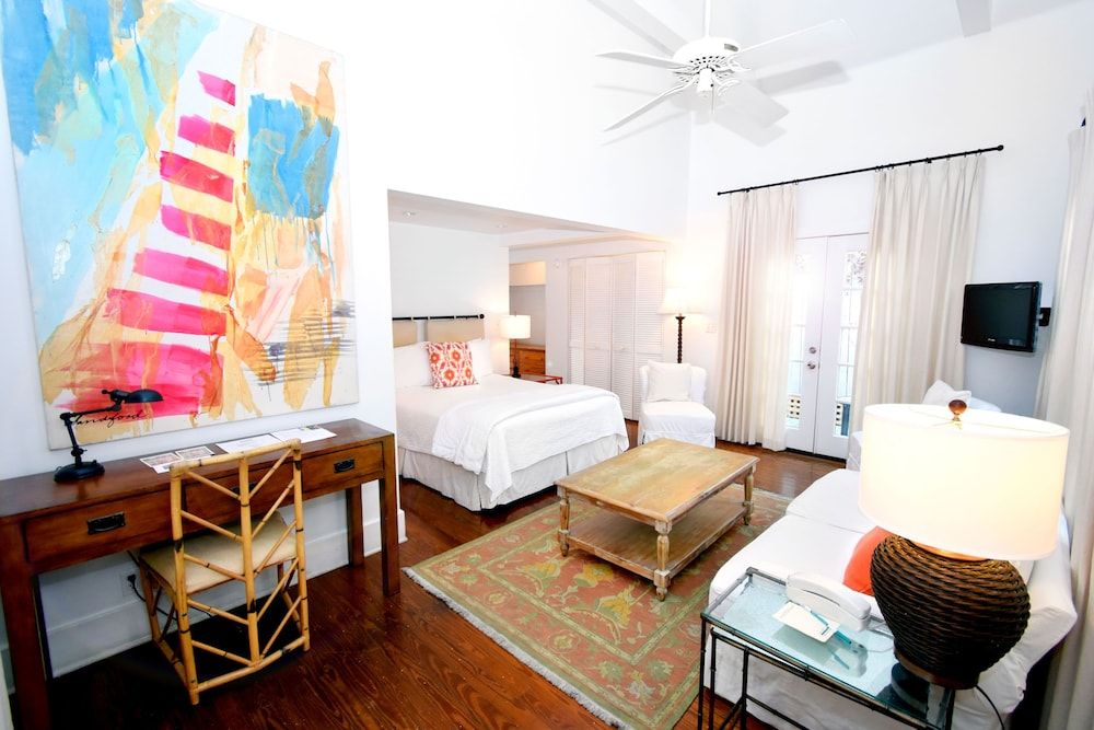 undefined Simonton Court Historic Inn & Cottages