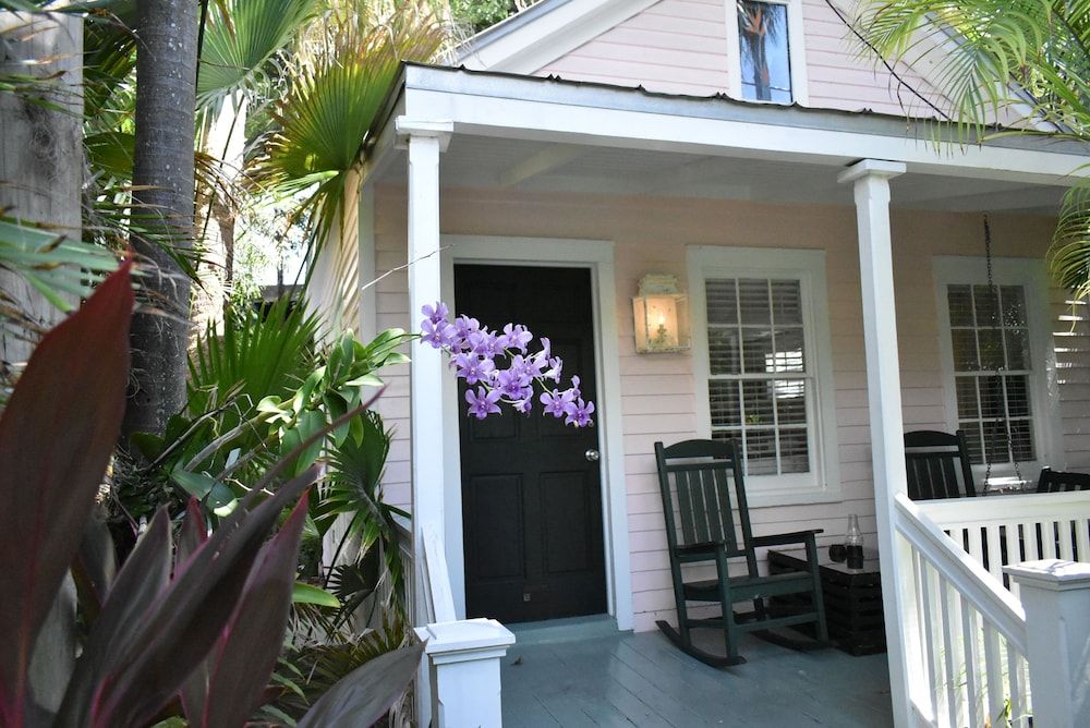 undefined Simonton Court Historic Inn & Cottages 8