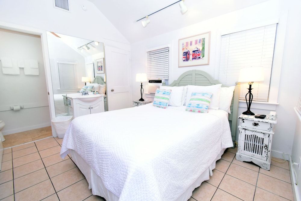 Simonton Court Historic Inn & Cottages Room, 1 Queen Bed 4