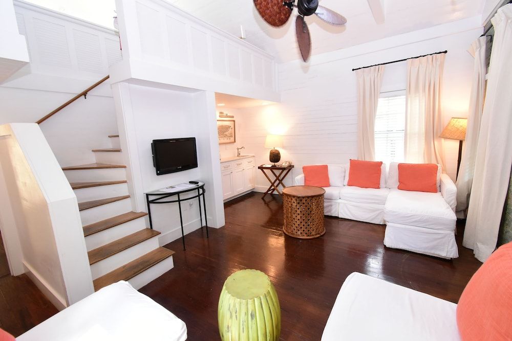 undefined Simonton Court Historic Inn & Cottages 3