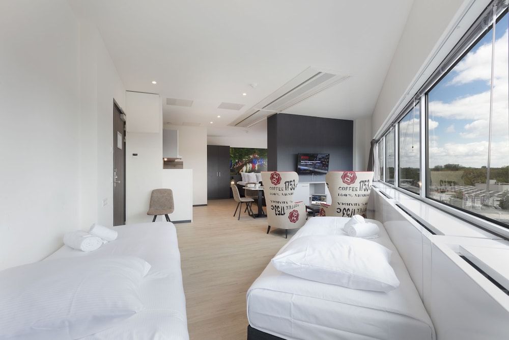 2L De Blend Deluxe Quadruple Room, Multiple Beds, Non Smoking, Kitchen 5