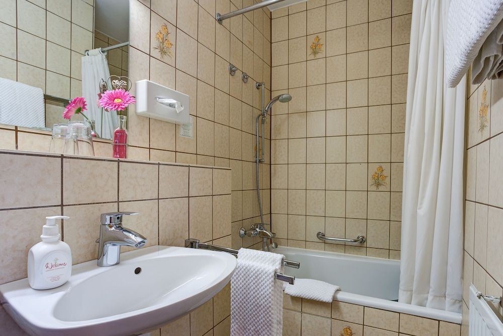 Centro Hotel Stern, Trademark Collection by Wyndham Family Room, 1 Double Bed with Sofa bed 10