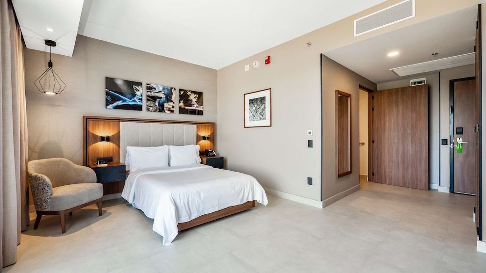 Room, 1 Queen Bed, Accessible (3x3 Shower)