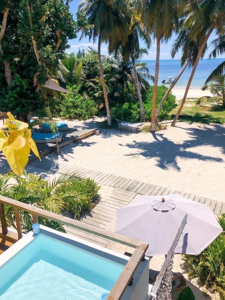 Bliss Hotel Praslin Deluxe Double Room, 1 Bedroom, Ocean View, Beachfront 2