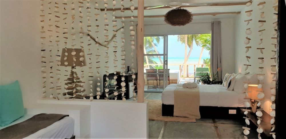 Bliss Hotel Praslin Deluxe Double Room, 1 Bedroom, Ocean View, Beachfront 3